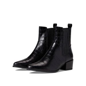 NIB Steve Madden ankle boots. Black embossed croc. Size 7